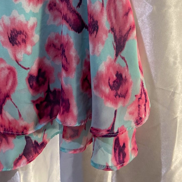 Floral Chiffon Tank - Picture 4 of 4